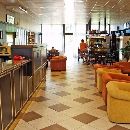 Hotel Magistern Siofok Ngoại thất bức ảnh
